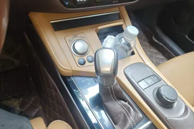 Lexus ES 2015, 81400 км, за 98051.52 CNY - фото 14