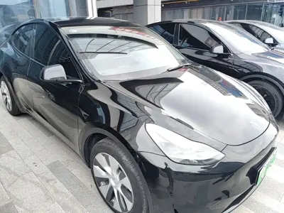 Tesla Model Y 2023, 26900 км, за 178200 CNY