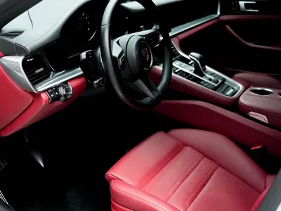 Porsche Panamera 2023, 30000 км, за 624300 CNY