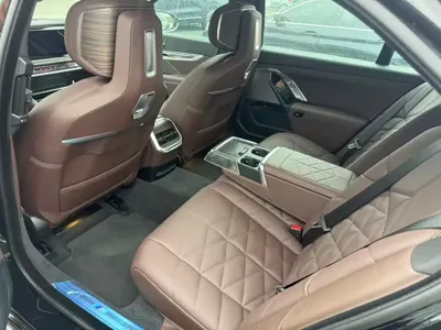 BMW 7 Series 2024, 2500 км, за 569800 CNY - фото 3