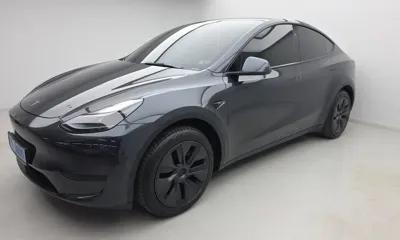 Tesla Model Y · 2025 год