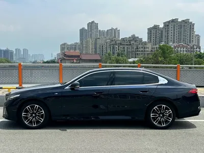 BMW 5 Series 2025, 40000 км, за 272800 CNY - фото 15