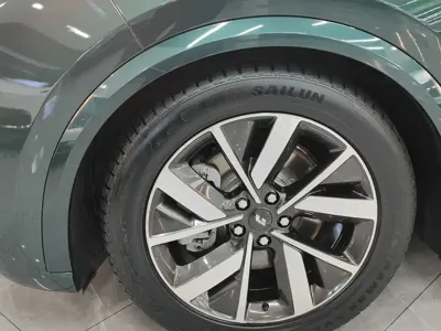 Li Auto Li L8 2023, 94000 км, за 178800 CNY