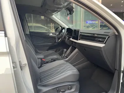 Volkswagen Tiguan L 2023, 10000 км, за 109800 CNY - фото 14