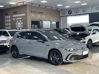 Volkswagen Golf 2022, 55900 км, за 125800 CNY