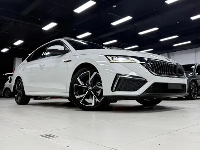 Skoda Octavia 2022, 30000 км, за 133800 CNY