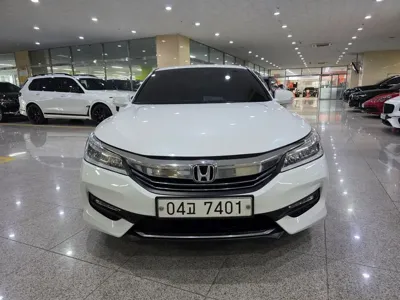 Honda Accord 2017, 176818 км, за 8900000 KRW