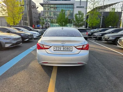 Hyundai Sonata 2011, 329519 км, за 1990000 KRW