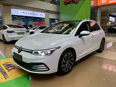 Volkswagen Golf 2024, 48600 км, за 89500 CNY