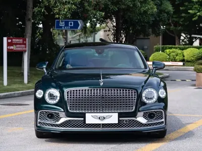 Bentley Flying Spur PHEV 2023, 16000 км, за 2118000 CNY