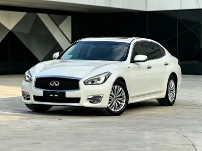 Infiniti Q70 2017, 170000 км, за 69800 CNY