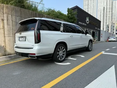 Cadillac Escalade 2023, 43000 км, за 106810000 KRW