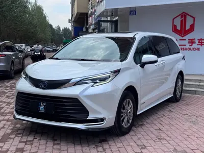 Toyota Sienna · 2023 год