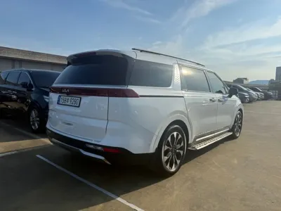 Kia Canival 2023, 8510 км, за 31990000 KRW