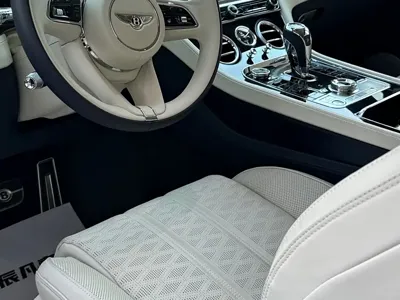 Bentley Flying Spur PHEV 2025, 3000 км, за 3558000 CNY