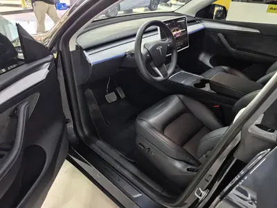 Tesla Model Y 2024, 13000 км, за 223800 CNY