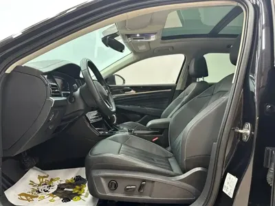Volkswagen Passat 2023, 50000 км, за 109000 CNY