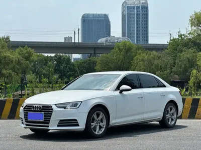 Audi A4L · 2017 год