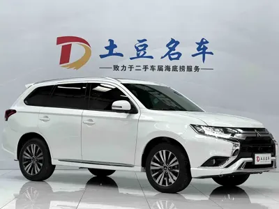 Mitsubishi Outlander 2022, 29100 км, за 129800 CNY