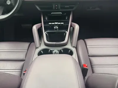 Porsche Cayenne 2023, 15000 км, за 608800 CNY - фото 10