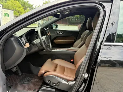 Volvo XC60 2021, 127000 км, за 119800 CNY