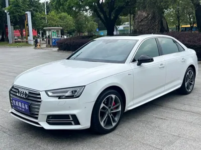 Audi A4L · 2018 год