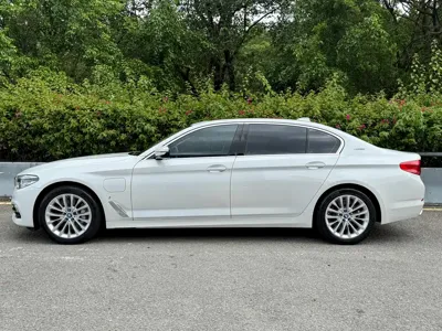 BMW 5 Series New Energy 2019, 80000 км, за 118000 CNY
