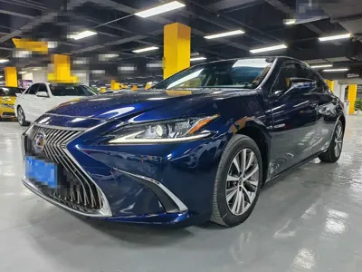 Lexus ES · 2020 год