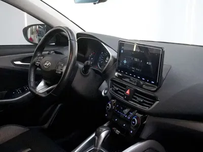 Hyundai Fista 2018, 60000 км, за 35200 CNY