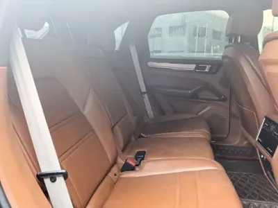 Porsche Cayenne Hybrid 2023, 57000 км, за 438000 CNY - фото 21