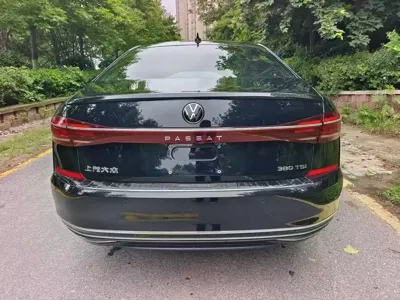 Volkswagen Passat 2024, 57000 км, за 117800 CNY