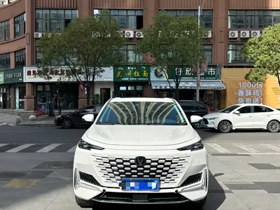 Changan UNI-K 2023, 50000 км, за 86800 CNY