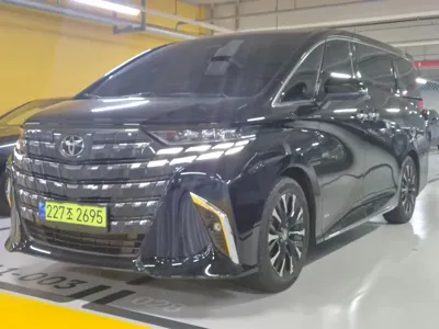 Toyota Alphard · 2024 год