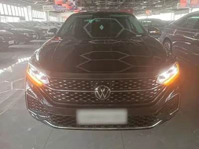 Volkswagen Passat 2023, 33400 км, за 119700 CNY