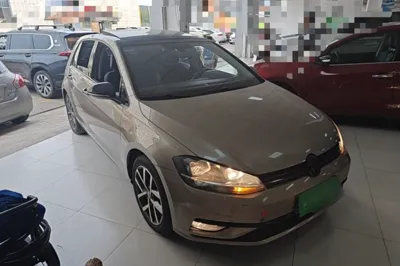 Volkswagen Golf 2020, 77500 км, за 73843.96 CNY