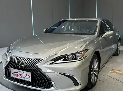 Lexus ES · 2019 год
