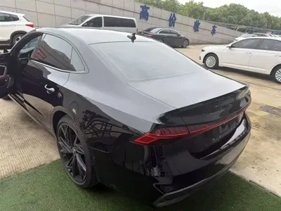 Audi A7L 2025, 6000 км, за 338800 CNY