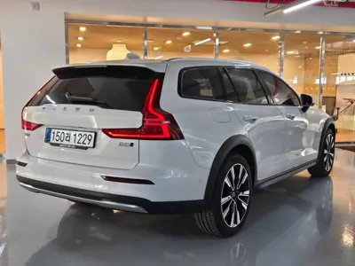 Volvo V60 2025, 3047 км, за 50000000 KRW - фото 2