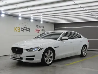 Jaguar XE · 2016 год