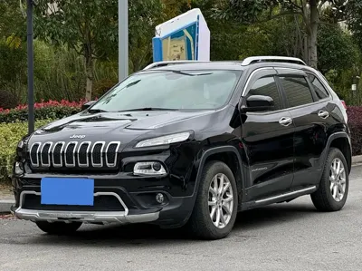 Jeep Cherokee · 2017 год