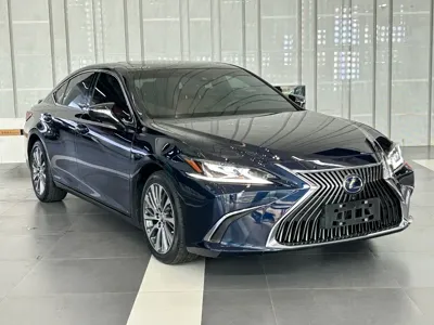 Lexus ES 2021, 20000 км, за 235799 CNY