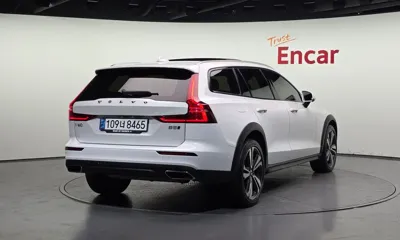 Volvo V60 2021, 46498 км, за 31000000 KRW