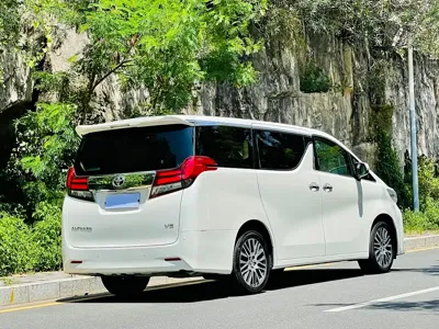 Toyota Alphard 2017, 100000 км, за 358000 CNY