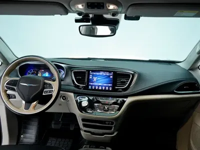 Chrysler Grand Voyager PHEV (Import) 2020, 125000 км, за 109800 CNY