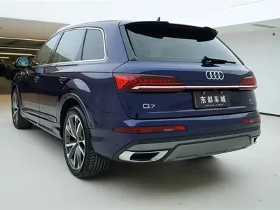 Audi Q7 2021, 74000 км, за 275800 CNY
