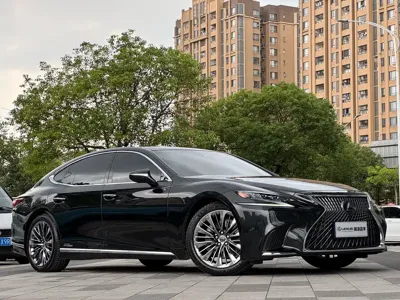 Lexus LS 2019, 100000 км, за 396000 CNY