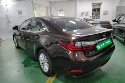 Lexus ES 2015, 138300 км, за 107261.8 CNY