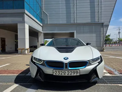 BMW i8 · 2016 год