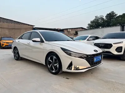 Hyundai Elantra 2022, 22000 км, за 94000 CNY