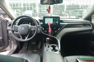 Toyota Camry 2021, 81000 км, за 113285.66 CNY - фото 17